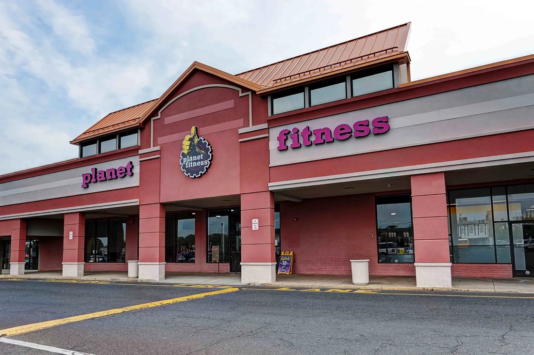Planet Fitness storefront